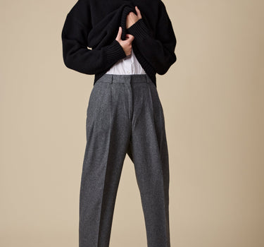 The Cashmere Signature Crew in Black