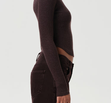 Neema Tee in Root