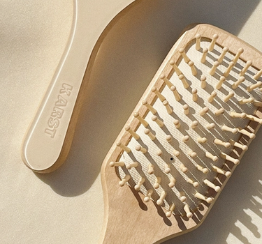 The Bamboo Paddle Brush in Cream